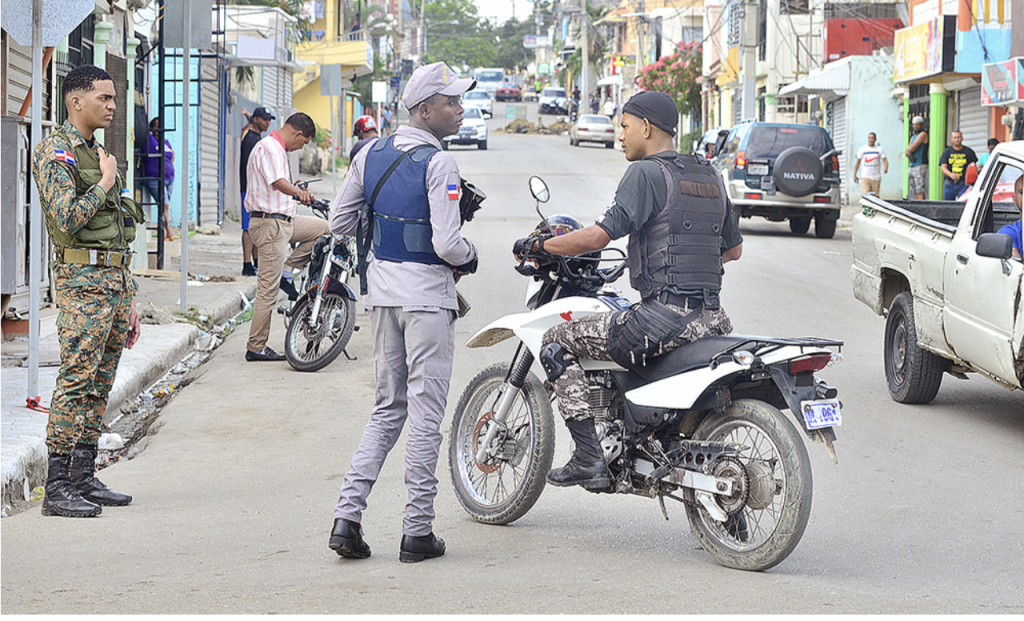 Policia-en-las-calles-El-Caribe-1024x621.png