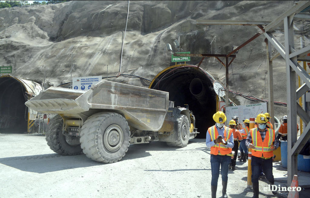 Mineros-Atrapados-en-Cerro-de-Maimon-El-Dinero-1024x653.png