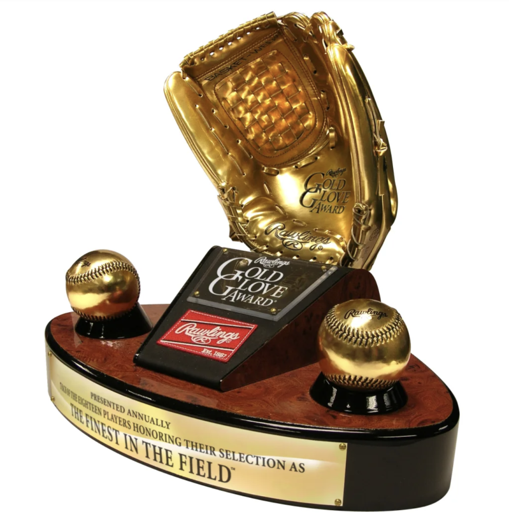 Vladimir Guerrero and Jeremy Peña are Rawlings Gold Glove Award winners