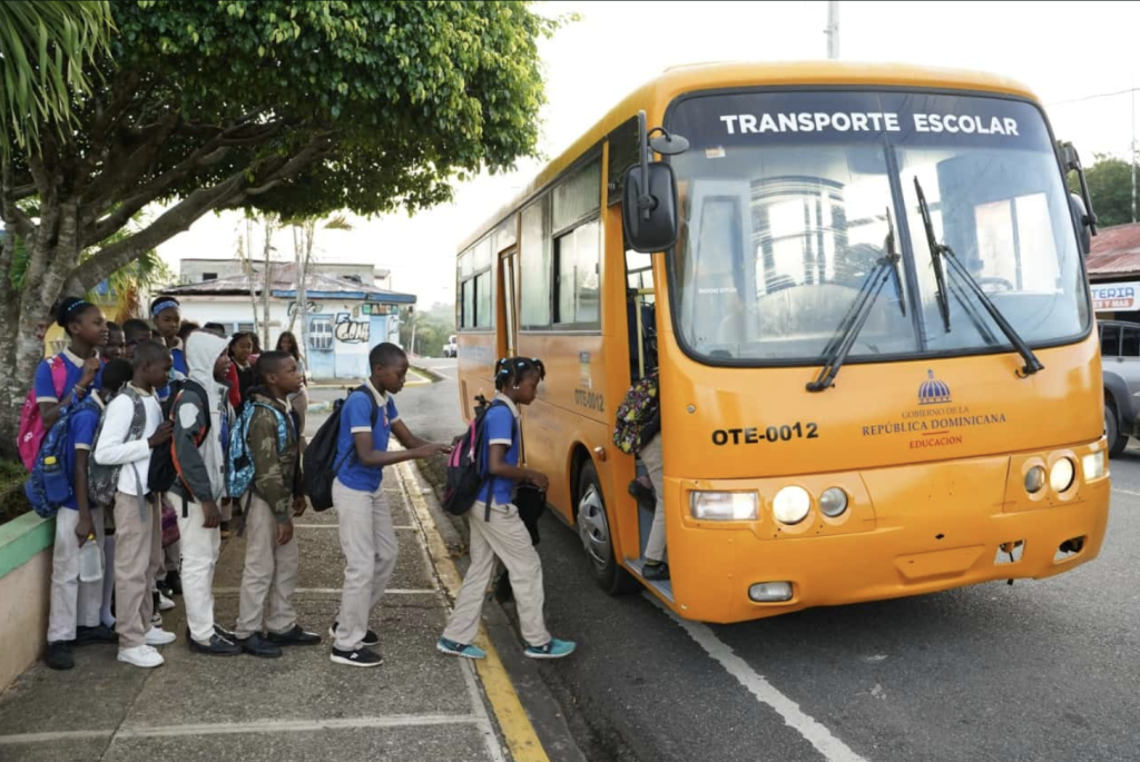 Transporte-escolar-Diario-Libre-1024x685.png