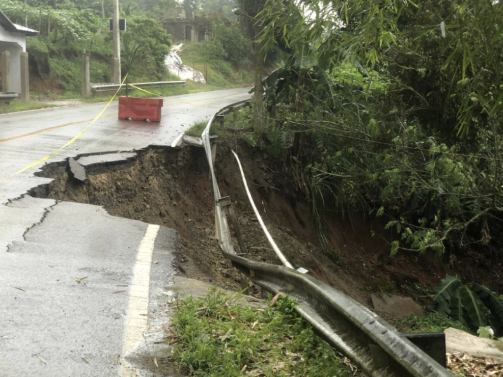 Derrumbe-carretera-Jarabacoa-por-lluvias-Listin-Diario-1024x768.png