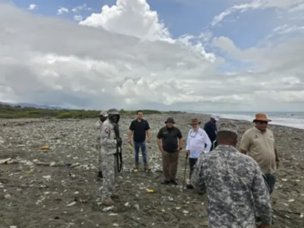 Miguel-Ceara-H-visita-las-Dunas-Bani-Hoy-e1684757883451.png