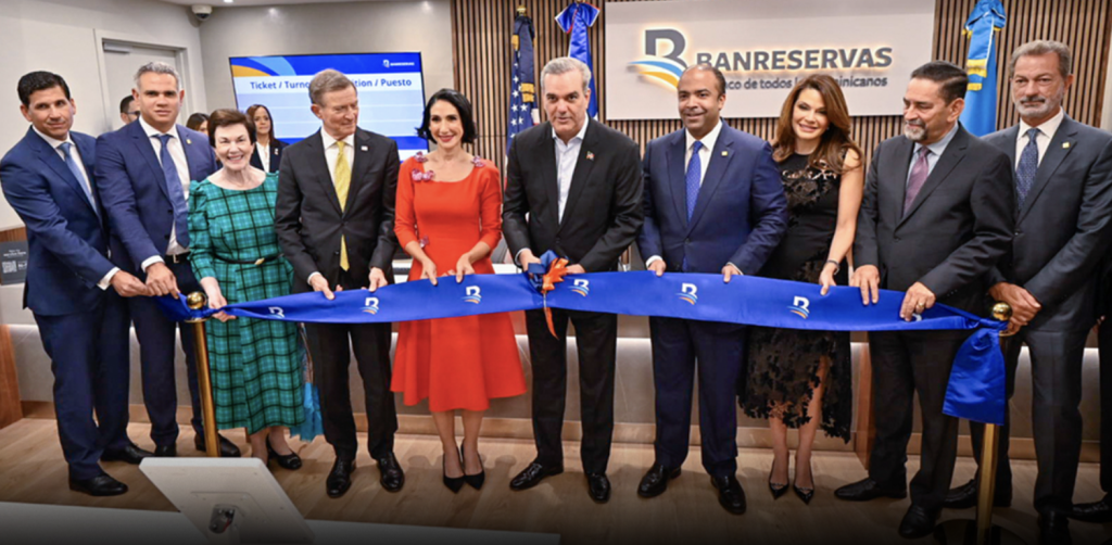 Banreservas-inaugura-of-NY-Revista-Mercado-1024x502.png