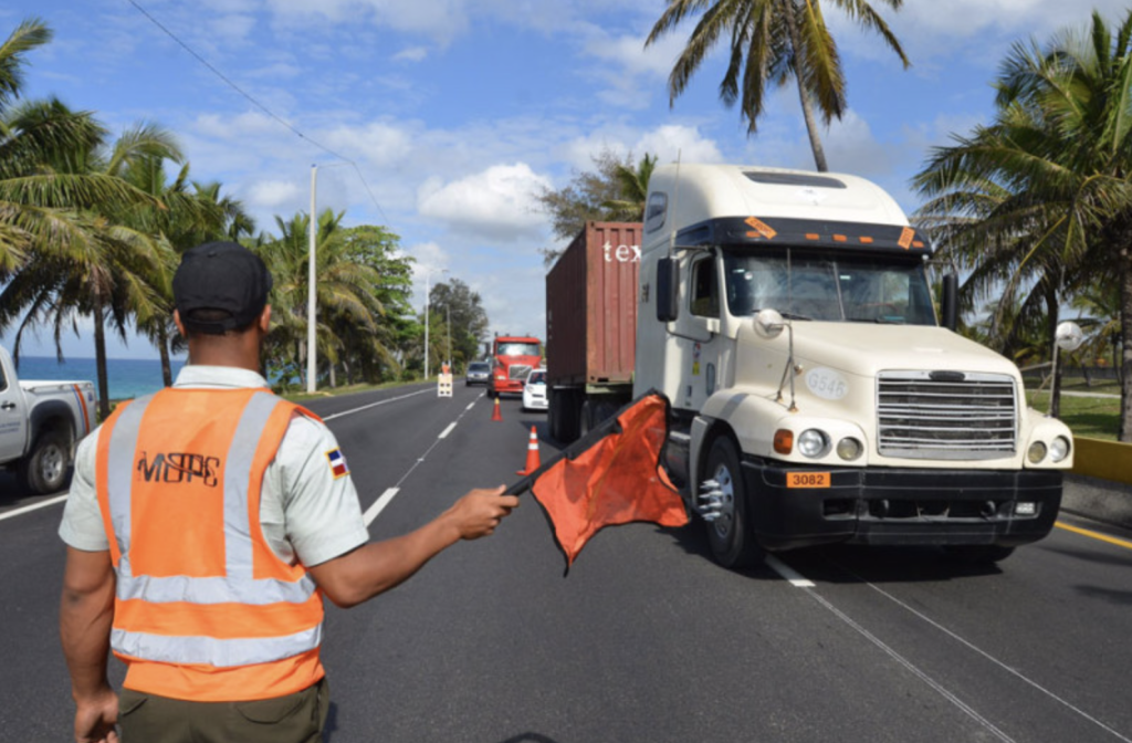 Vehiculos-pesados-prohibiods-feriados-Navidad-Listin-Diario-1024x672.png