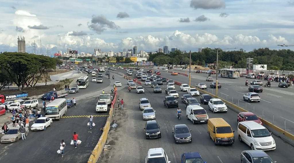 Obras-Publicas-avanza-en-Autopista-Duarte-El-Caribe-1024x571.png