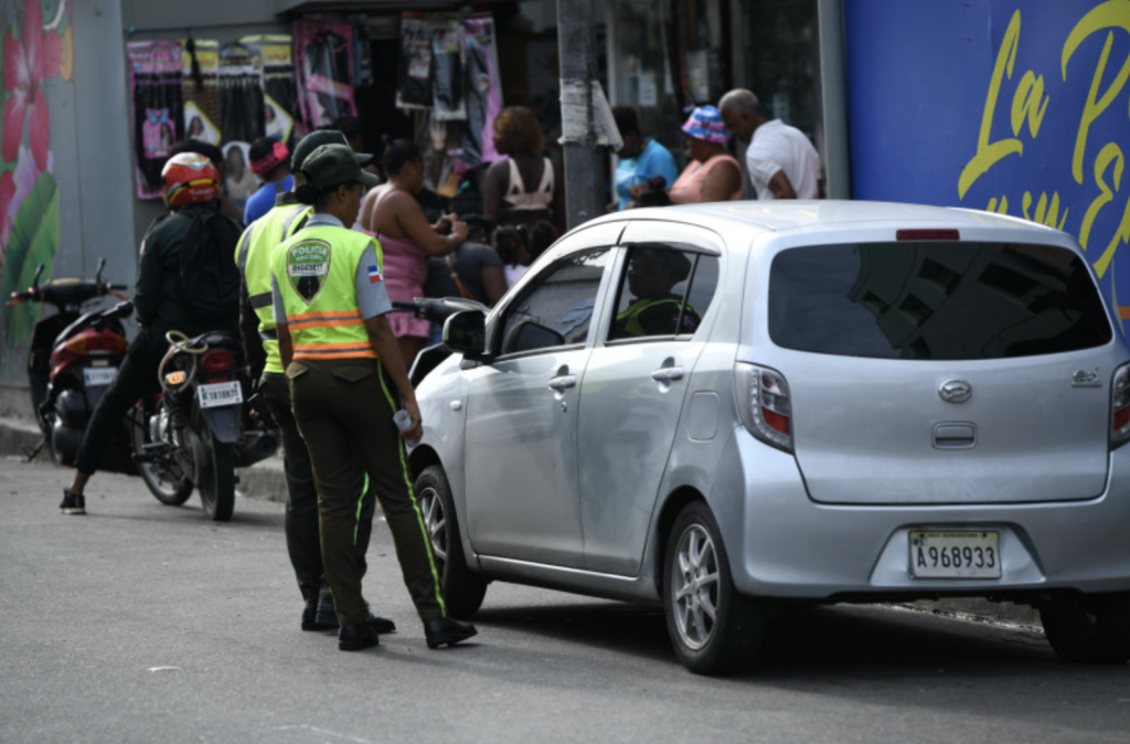 Policia-detiene-por-Marbete-Listin-Diario-1024x674.png