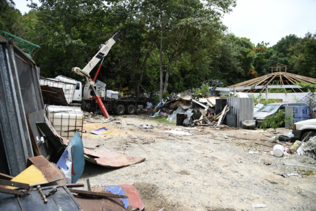 Almacen-Chatarra-Parque-Mirador-Sur-Listin-Diario-1024x682.png