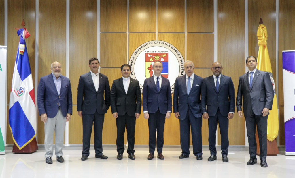 Pedro-Baños-Puesta-Circulacion-Geohispanidad-PUCMM-1024x620.png