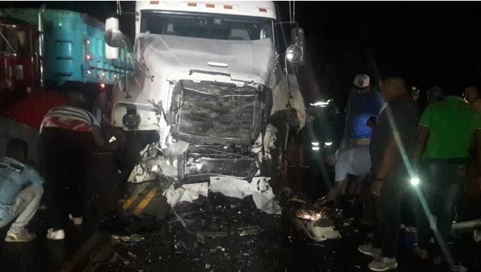 Car-Crash-in-Bani-Listin-Diario-1.png