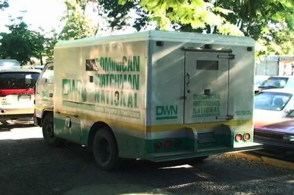 Camion-de-valores-El-Caribe-e1618235729973.jpeg