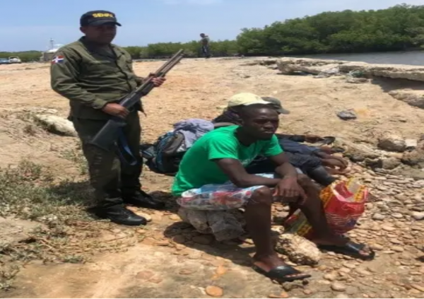 Haitianos-apresados-pesca-ilegal-El-Dia-e1631282850348.png